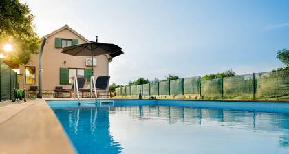 Villa G&P -Two Bedroom Villa with Pool