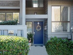 Exterior detail - Newly-renovated, Bright,Relaxing Turnberry Villa (Hilton Head Island)