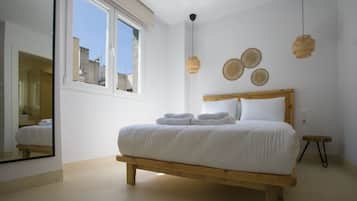 Habitación estándar | Ropa de cama hipoalergénica y caja de seguridad en la habitación