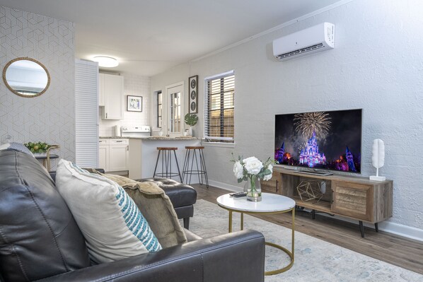 Smart TV - Delaney House w Private Backyard (Orlando)