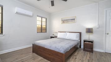 1 chambre, bureau, fer et planche Ă repasser, lit parapluie