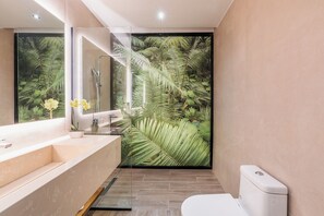 Chuveiro com efeito de chuva, secador de cabelo (mediante solicitação)