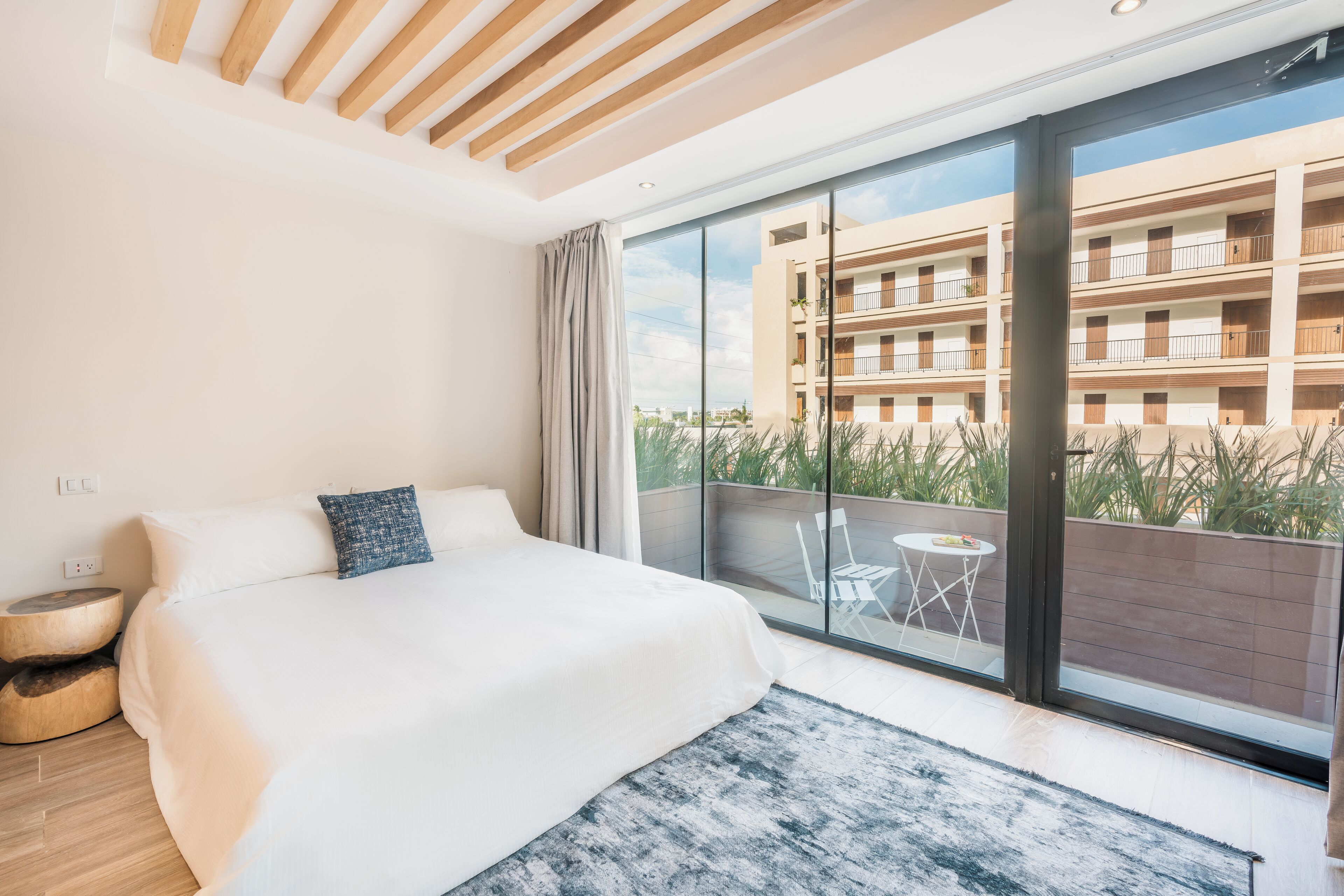 普通套房, 陽台, 泳池景觀 | 1 間臥室、  高級寢具、迷你吧、客房內保險箱