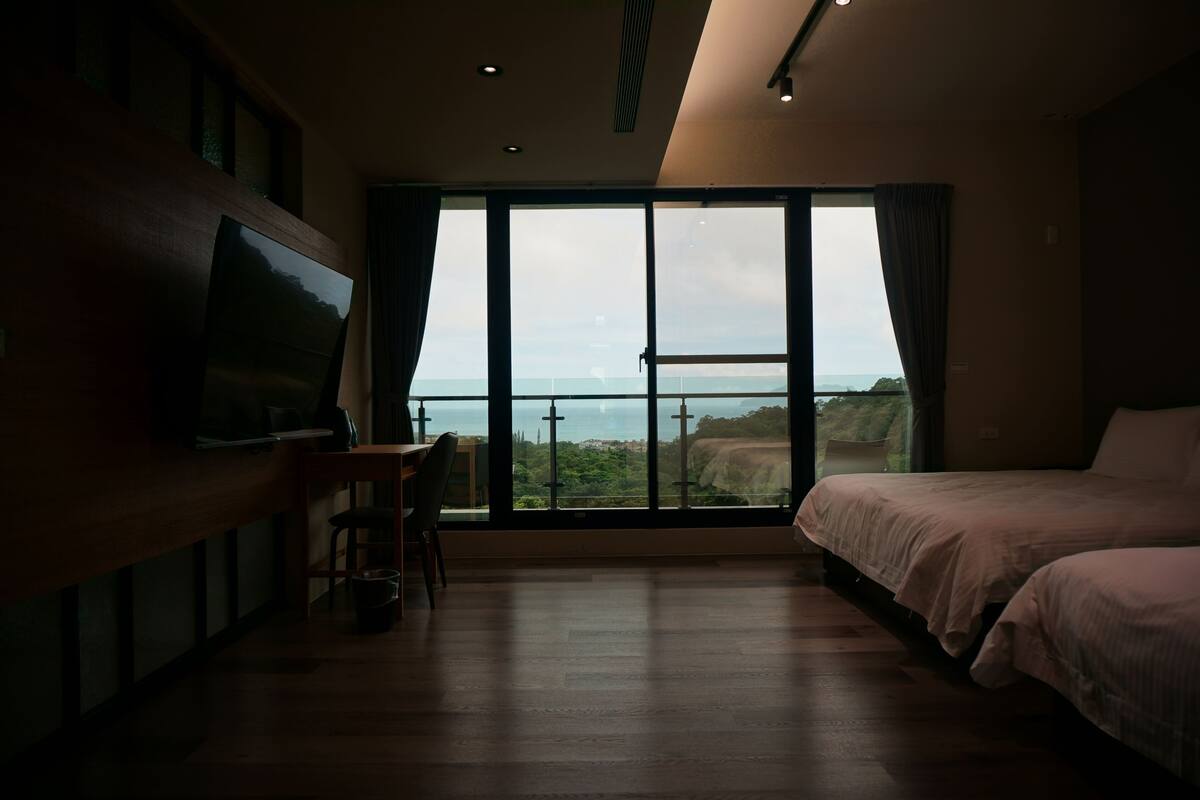 Design Room, 2 Queen Beds, Patio, Ocean View