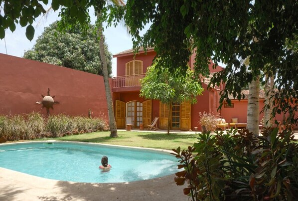 Outdoor pool, pool umbrellas, sun loungers