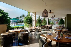 Outdoor dining - OCEAN BAY FRONT MONDRIAN HOTEL SUITE 2 BEDROOM 2 BATH - 1200 SQUARE FEET (Miami Beach)