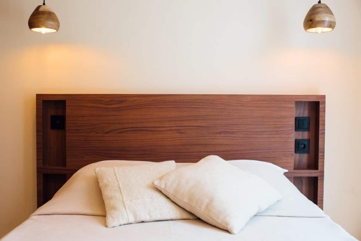3 bedrooms, in-room safe, iron/ironing board, free WiFi