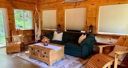 Near Lake Winnipesaukee & Gunstock Mountain.
Spacious 3 Bedroom, 2 Bath