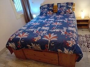 1 bedroom, iron/ironing board, bed sheets - Métairie en Camargue au Bord du Petit Rhône Avec Jacuzzi (Saint-Gilles)