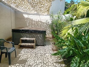 Terrace/patio - Métairie en Camargue au Bord du Petit Rhône Avec Jacuzzi (Saint-Gilles)