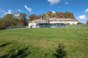 Exterior - PETS, large fenced yard, full kitchen, 6 min to A-ville. (Candler)