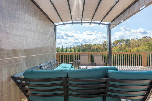 PETS, large fenced yard, full kitchen, 6 min to A-ville.