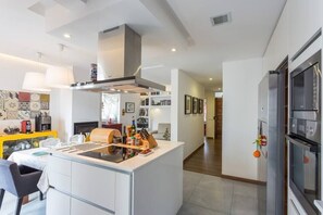 Fridge, microwave, dishwasher, coffee/tea maker