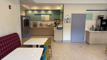 Free daily continental breakfast
