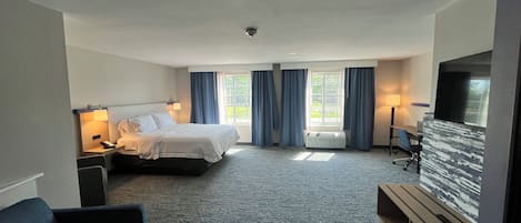 Studio Deluxe | Bäddmadrasser, skrivbord, arbetsyta för laptop och mörkläggningsgardiner