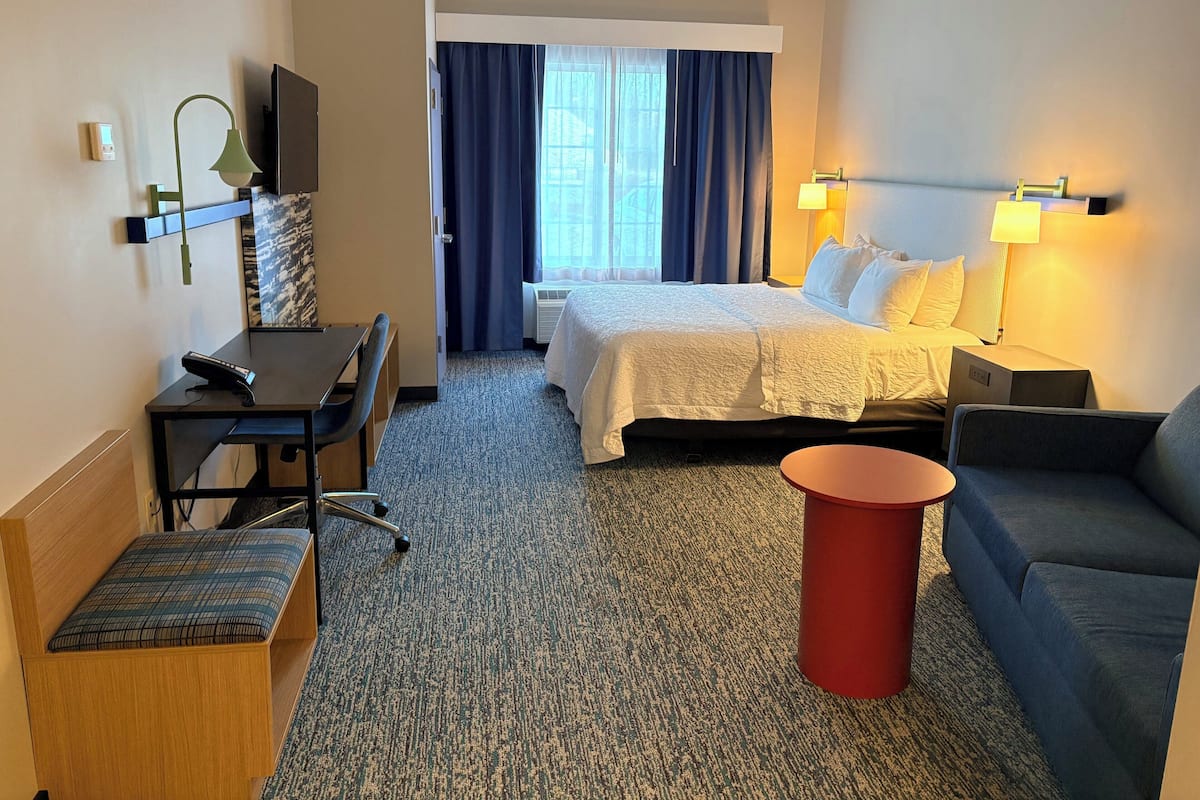 Pillowtop beds, desk, laptop workspace, blackout drapes