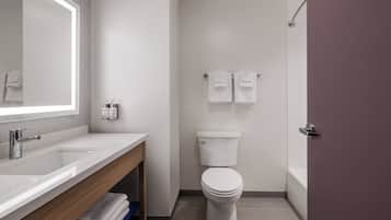 Pillowtop-Betten, Schreibtisch, laptopgeeigneter Arbeitsplatz