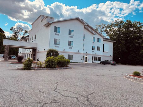 TAPA HOTEL - Image 41