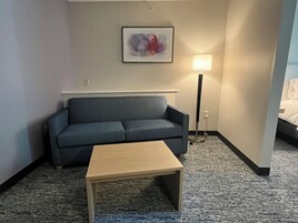 Colchones con pillow-top, escritorio y espacio para trabajar con laptop 