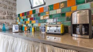 Réfrigérateur, cafetiÚre/bouilloire