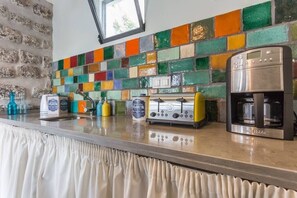 Réfrigérateur, cafetière/bouilloire