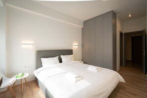 3 bedrooms, iron/ironing board, free WiFi, bed sheets - LIV - Luminous & Spacious Apartment in Pagrati (Athens)