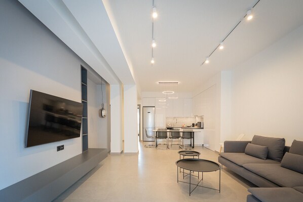TV - LIV - Luminous & Spacious Apartment in Pagrati (Athens)