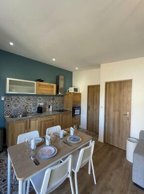 Dining - Villa Moderne Avec Jacuzzi Proche D'avignon (Le Thor)