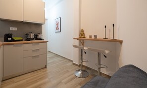 Fridge, coffee/tea maker, electric kettle - LIV - Cozy Apartment in Pagrati (Athens)