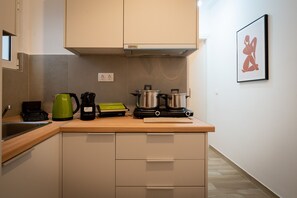 Refrigerador, cafetera/tetera, tetera/pava eléctrica