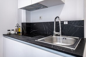 Fridge, coffee/tea maker, electric kettle, cookware/dishes/utensils - Kriel Suites by LIV Homes 01 (Athens)