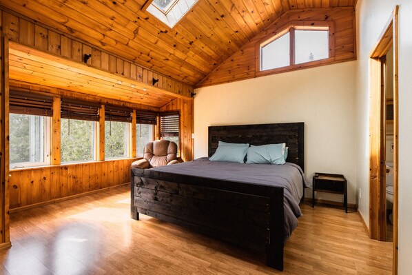 4 bedrooms, WiFi, bed sheets