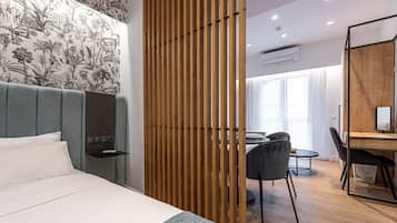 1 quarto, cofres nos quartos, ferros/tábuas de passar roupa