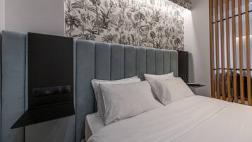 1 bedroom, in-room safe, iron/ironing board, free WiFi