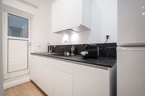 冰箱、茶具/咖啡用具、电热水壶、厨具/餐具