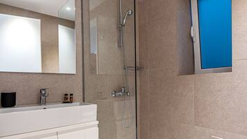 Bruser, hårtørrer, håndklæder