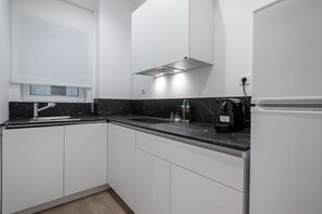 Fridge, coffee/tea maker, electric kettle, cookware/dishes/utensils - Kriel Suites by LIV Homes 102 (Athens)