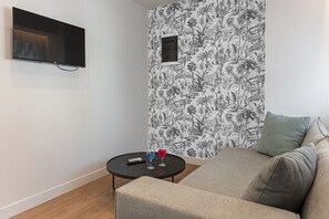 TV - Kriel Suites by LIV Homes 201 (Athens)