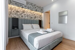 In-room safe, iron/ironing board, free WiFi, bed sheets - Kriel Suites by LIV Homes 201 (Athens)