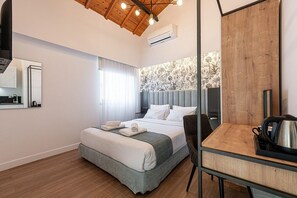 1 bedroom, in-room safe, iron/ironing board, free WiFi - Kriel Suites by LIV Homes 303 (Athens)