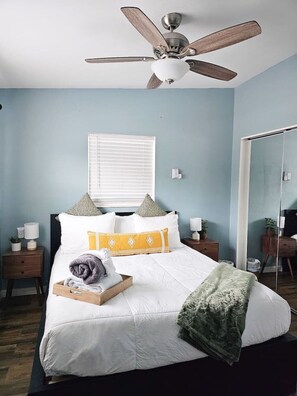 3 bedrooms, desk, iron/ironing board, free WiFi