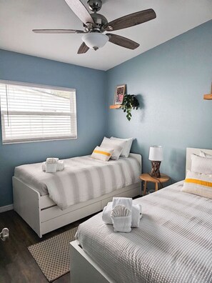 3 bedrooms, desk, iron/ironing board, free WiFi