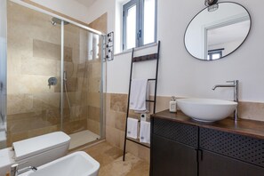 Villa | Bathroom - 3686 Villa de Bellis by Perle di Puglia (Fasano)