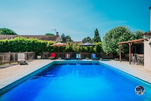 Maison Avec Piscine, Jacuzzi, Sauna et Billard