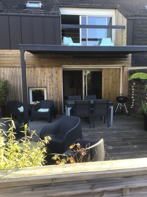 Outdoor dining - Passez un Agréable Séjour Dans cet Appartement Dupleix de 55m2 Terrasse de 30m2 (Île-Tudy)