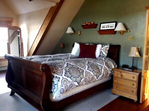 Room with 1 Queen Bed