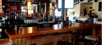 1882 Bar and Grill at River Street Inn