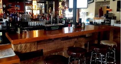 1882 Bar and Grill at River Street Inn