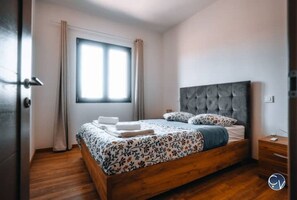 3 chambres, lit parapluie, Wi-Fi, draps fournis