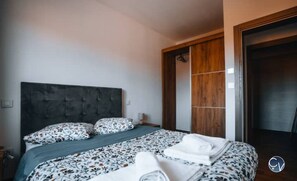 3 bedrooms, travel crib, WiFi, bed sheets - Modern villa with Jacuzzi near Avignon (Le Thor)